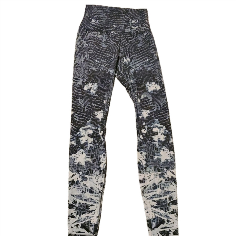 #286 Lululemon leggings size 2 b803.